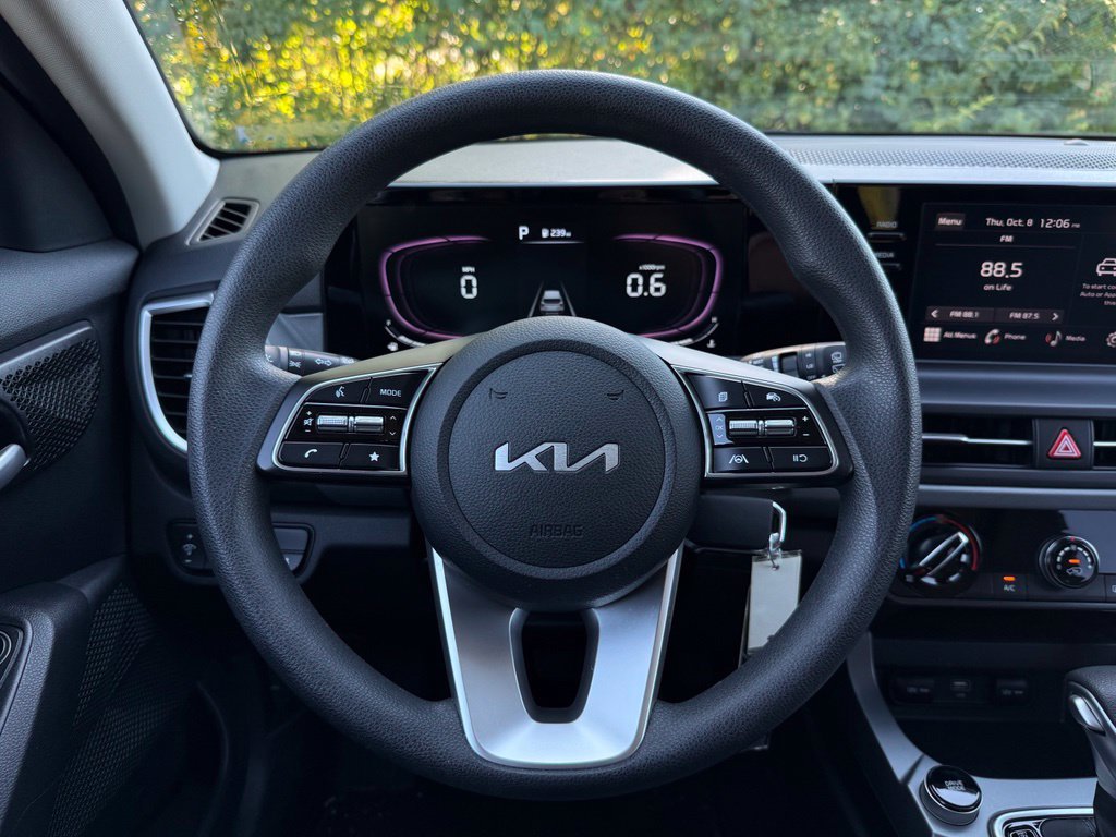 Used 2024 Kia Seltos LX AWD/4WD image 24