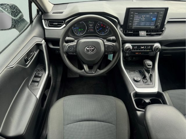 Used 2021 Toyota RAV4 LE AWD/4WD image 9