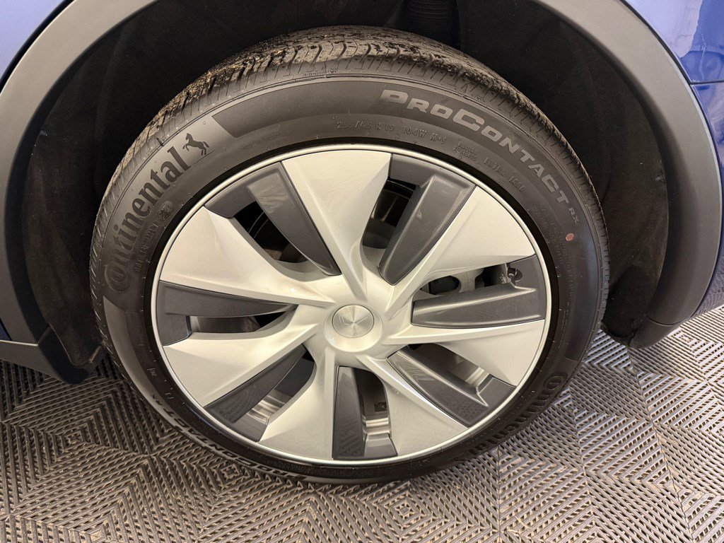 Used 2022 Tesla Model Y Long Range image 21