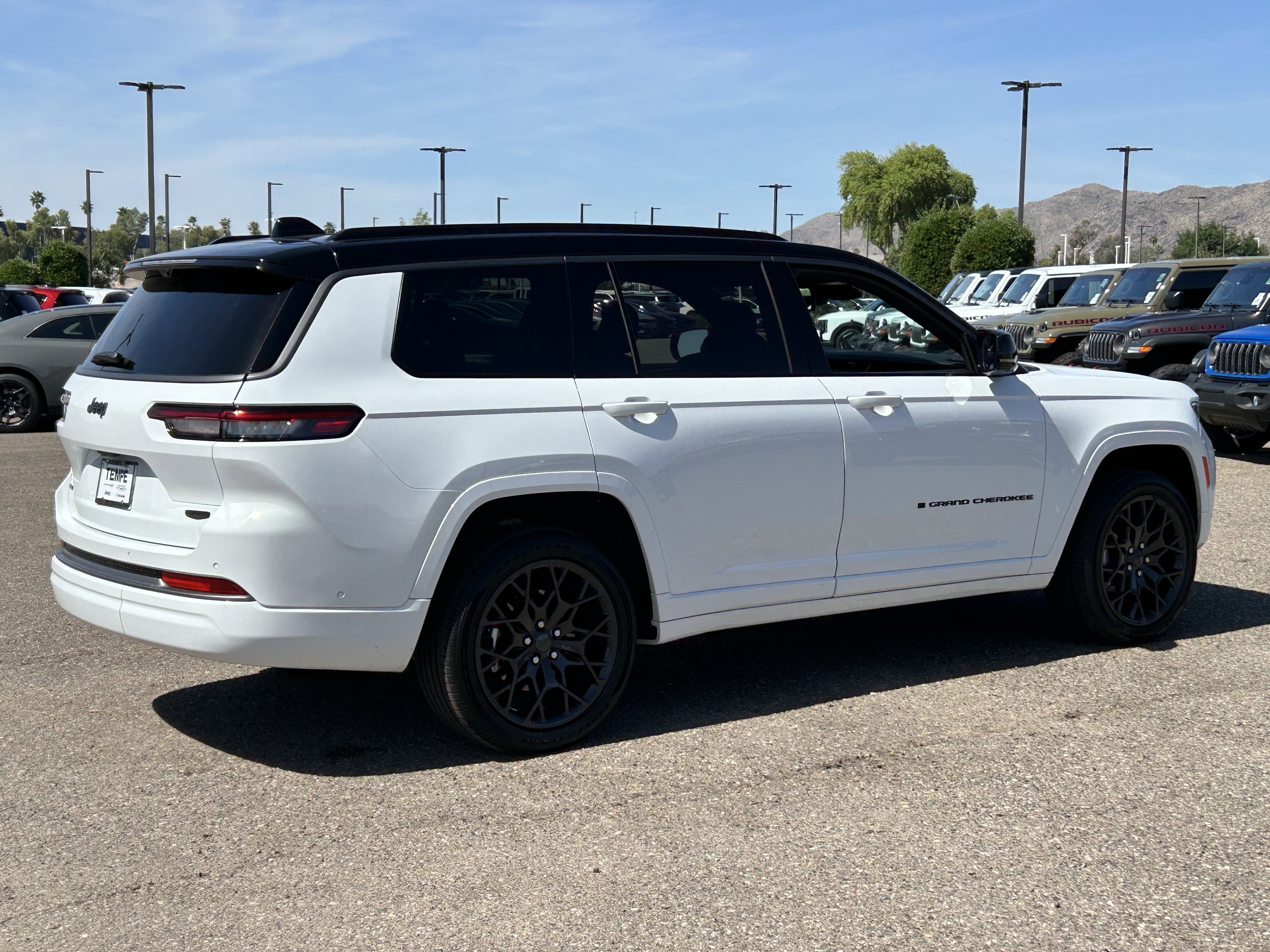 Used 2026 Jeep Grand Cherokee L Summit AWD/4WD image 5