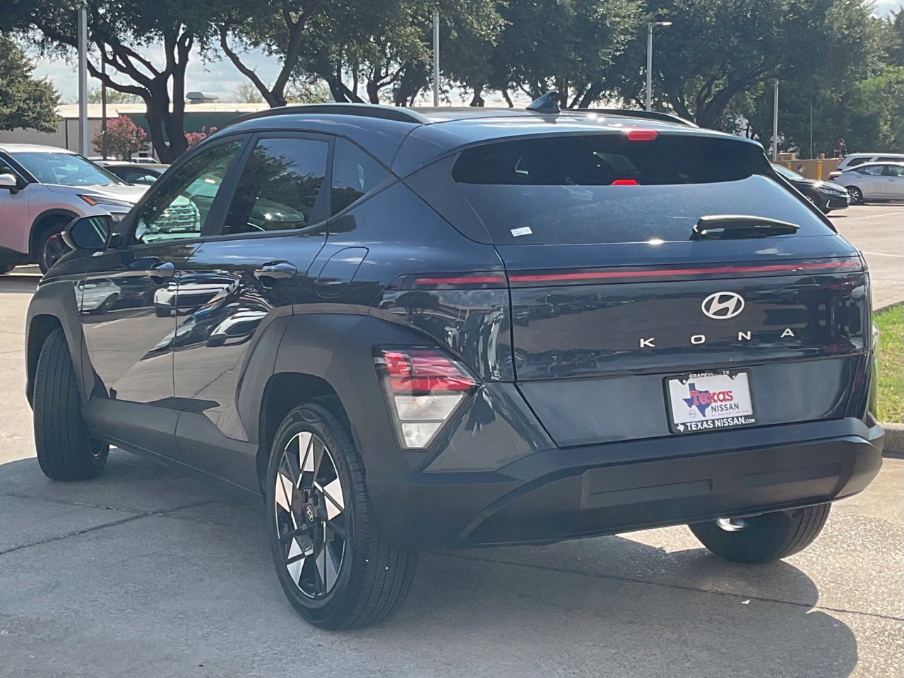 Used 2025 Hyundai Kona SEL FWD image 6
