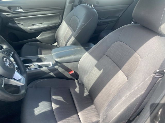 Used 2025 Nissan Altima 2.5 SV FWD image 9
