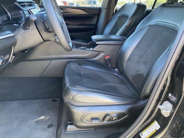 Certified 2023 Jeep Grand Cherokee Altitude image 9