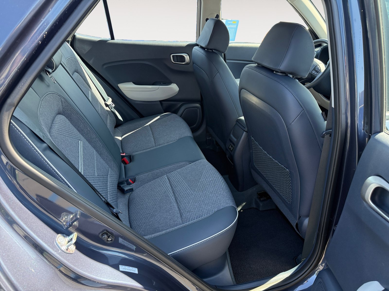Certified 2025 Hyundai Venue Limited FWD image 18