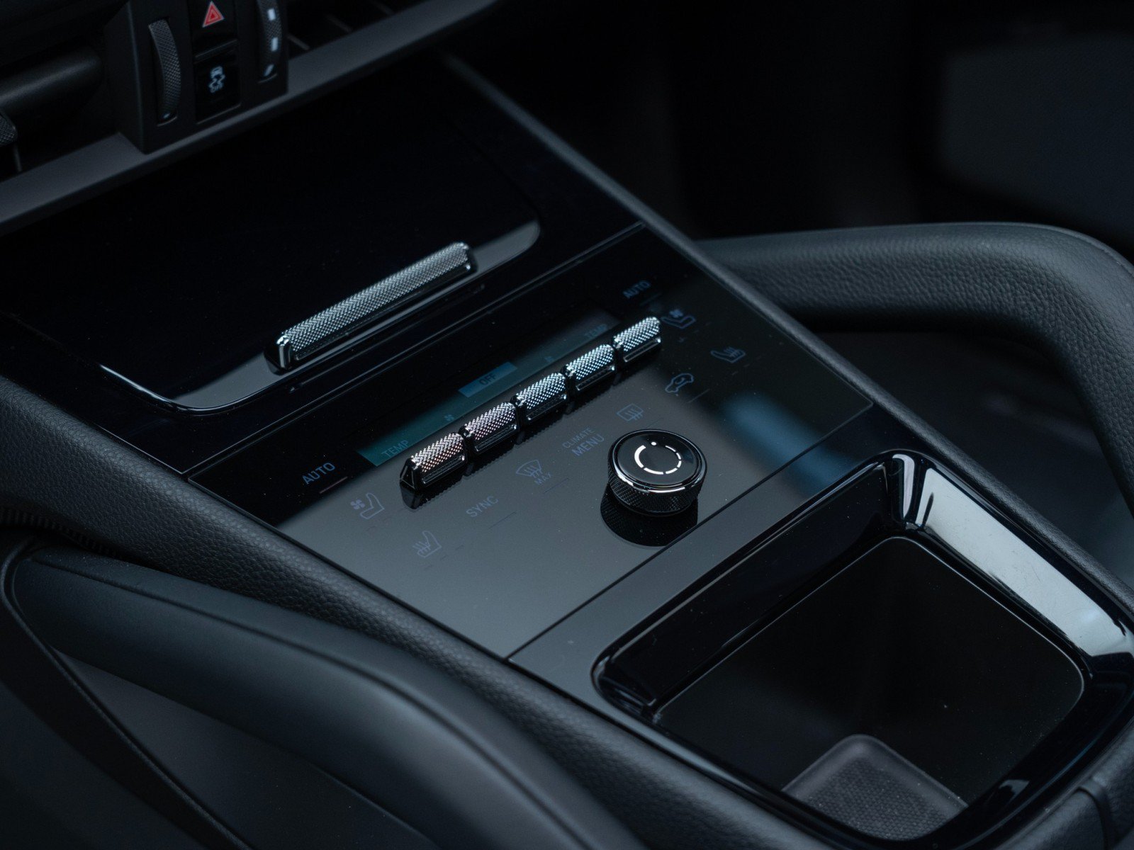 Certified 2025 Porsche Cayenne S image 28