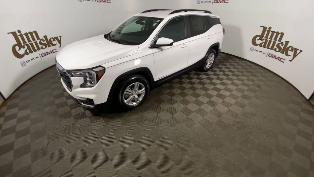 Certified 2023 GMC Terrain SLE w/ Driver Convenience Package image 4