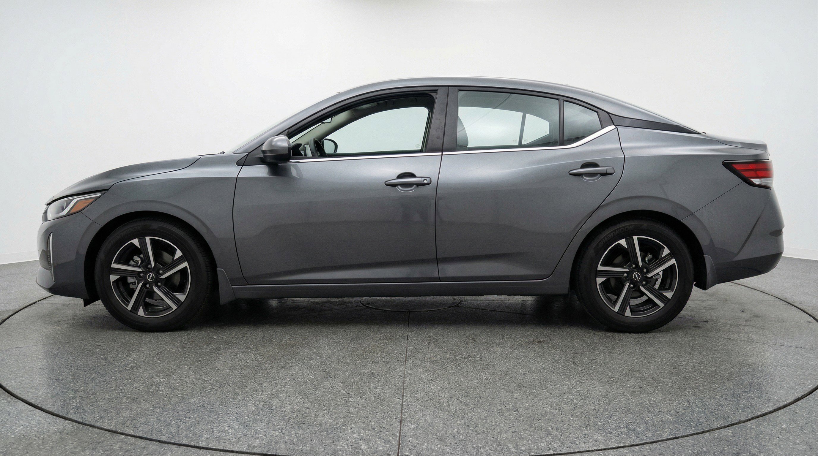 Used 2025 Nissan Sentra SV FWD image 5