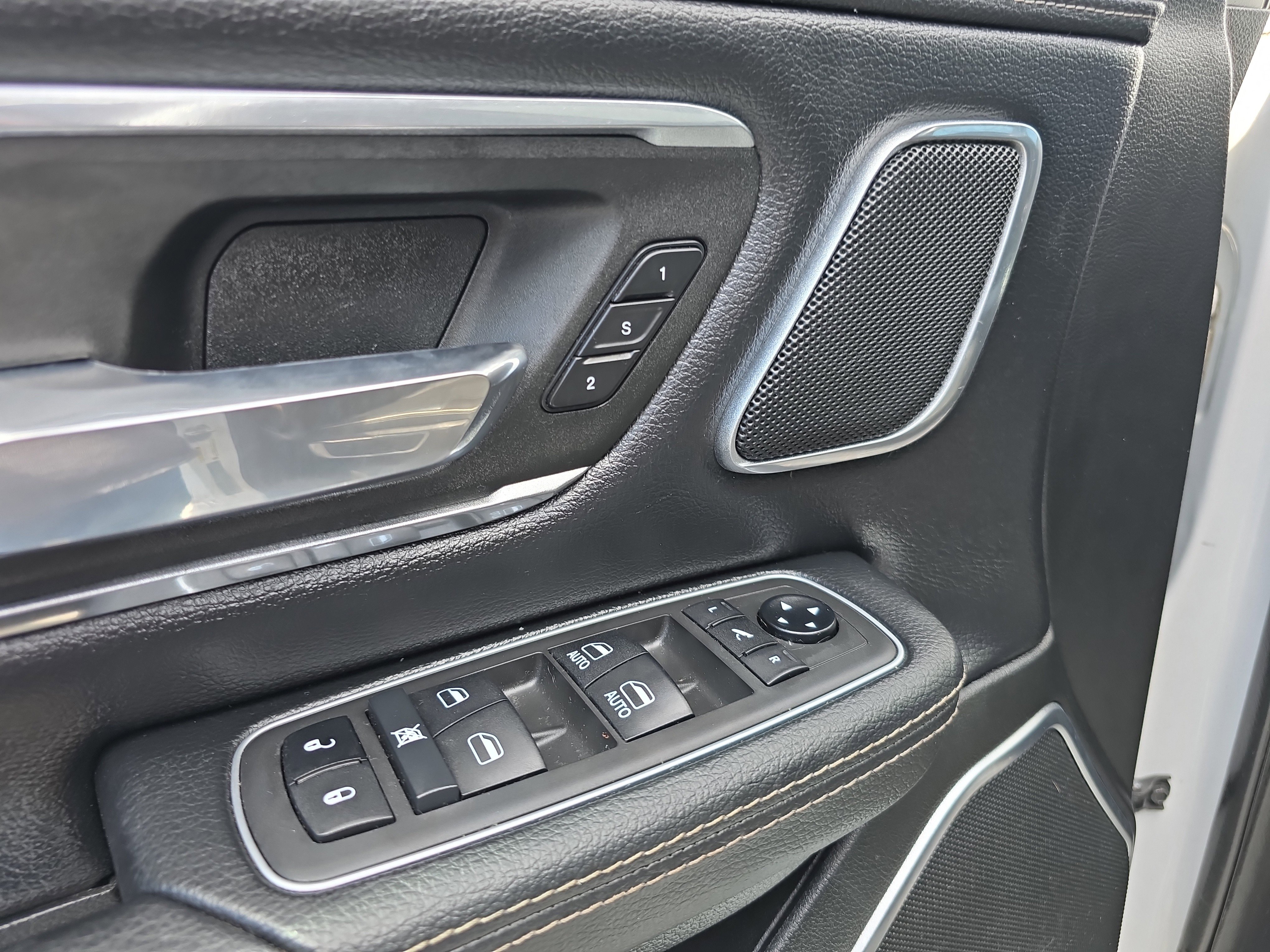 Used 2021 RAM 1500 Laramie AWD/4WD image 19