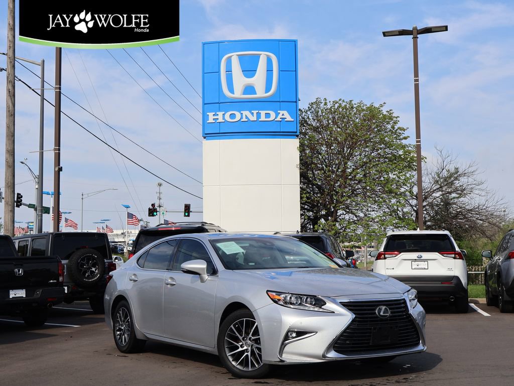 Used 2018 Lexus ES 350 w/ Luxury Package w/Wood Trim FWD image 1
