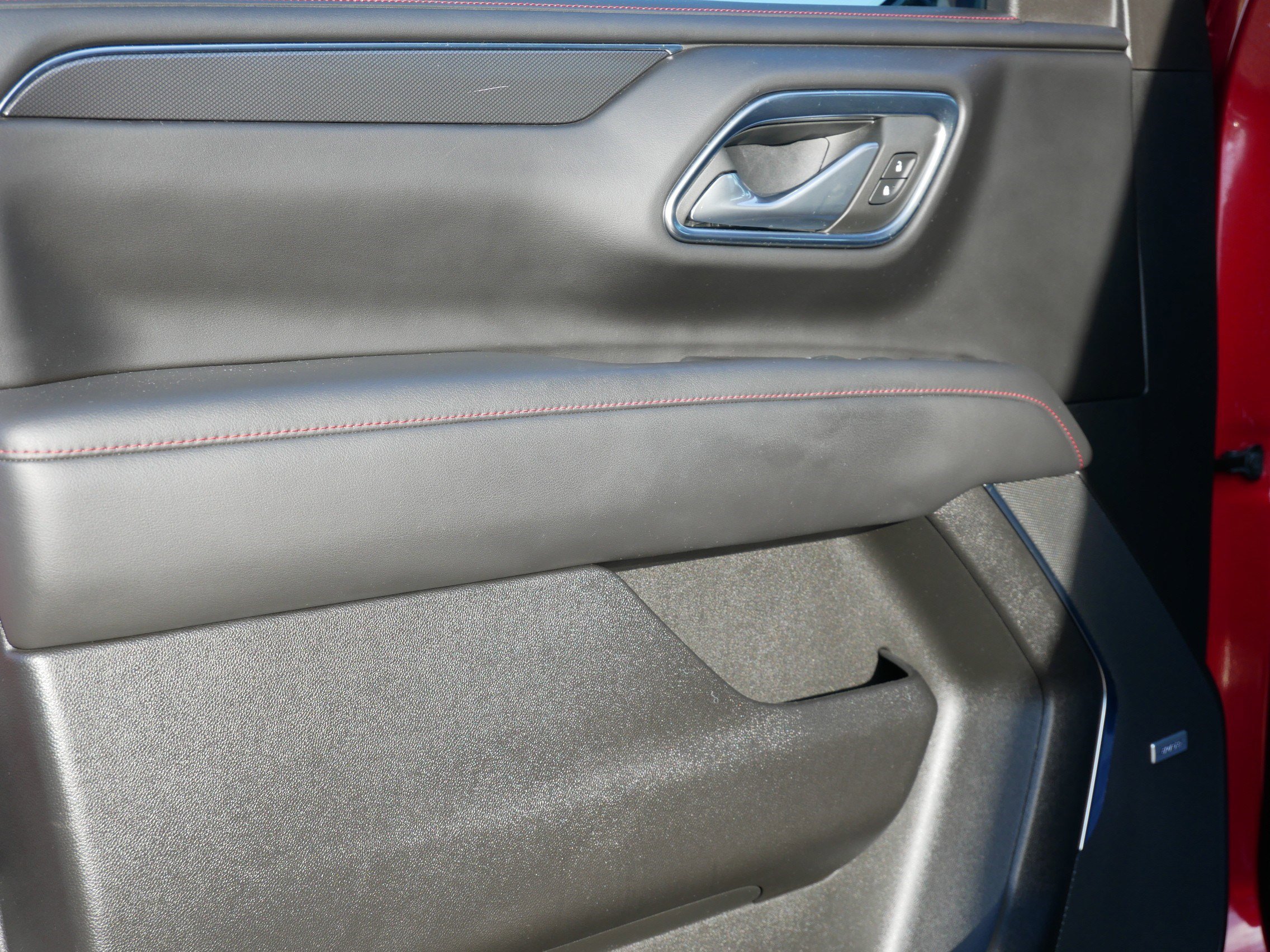 Used 2023 Chevrolet Suburban RST w/ Sport Performance Package image 15