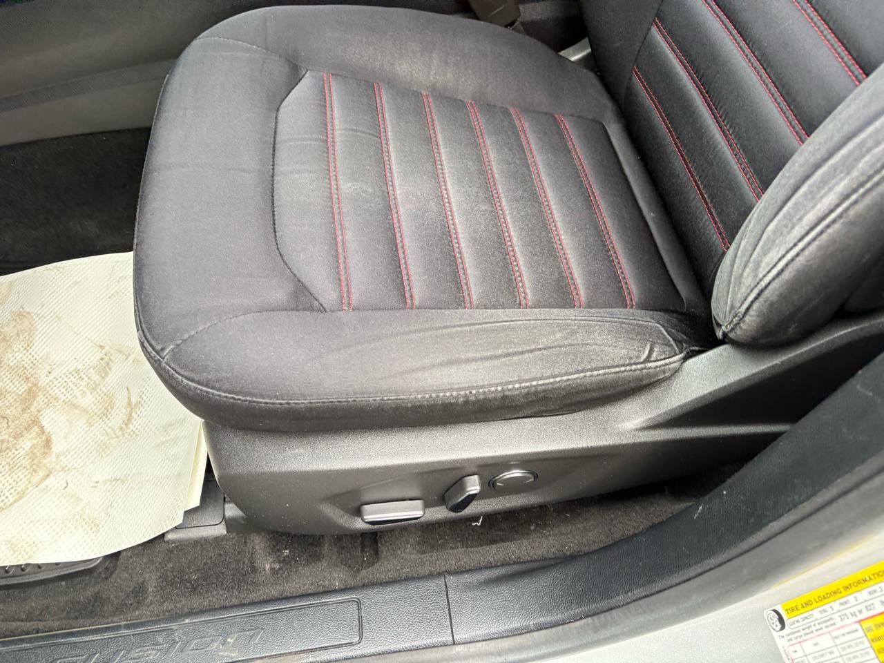 Used 2017 Ford Fusion SE w/ Fusion SE Technology Package image 14