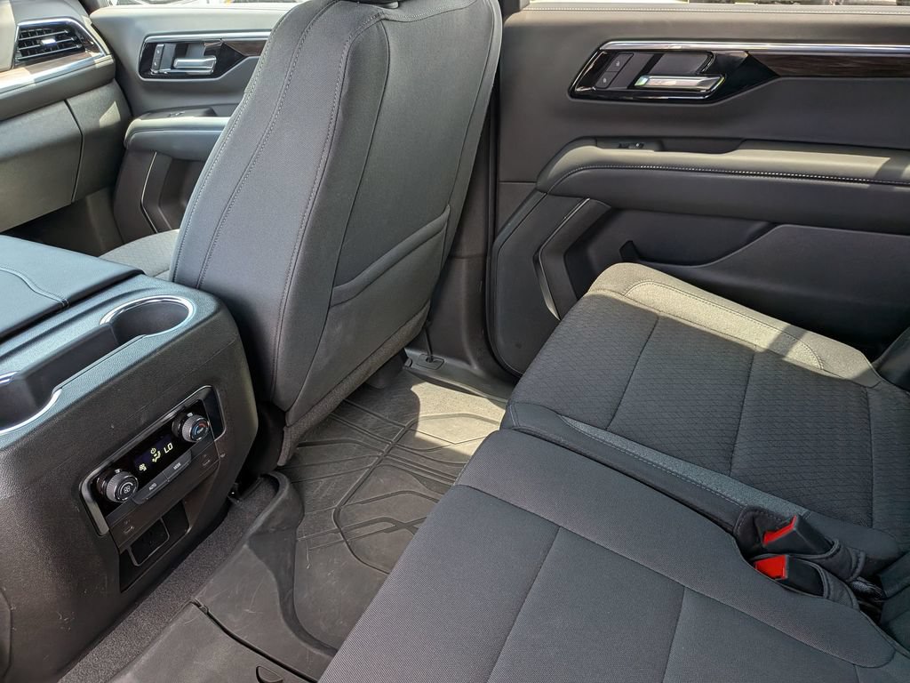 Used 2026 Chevrolet Suburban LS RWD image 34