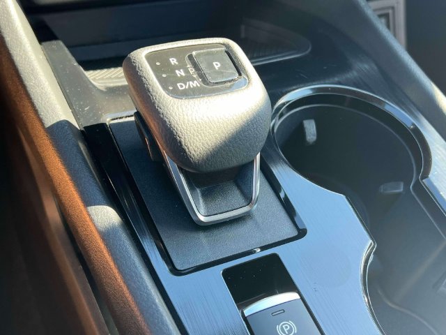 Used 2025 Nissan Rogue SV AWD/4WD image 27