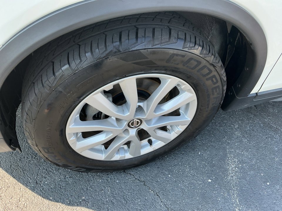 Used 2018 Nissan Rogue SV image 31