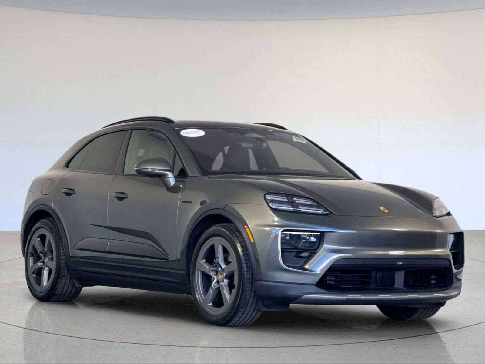 Used 2025 Porsche Macan 4 Electric image 10