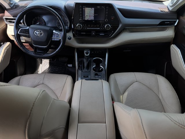 Used 2020 Toyota Highlander Limited FWD image 10