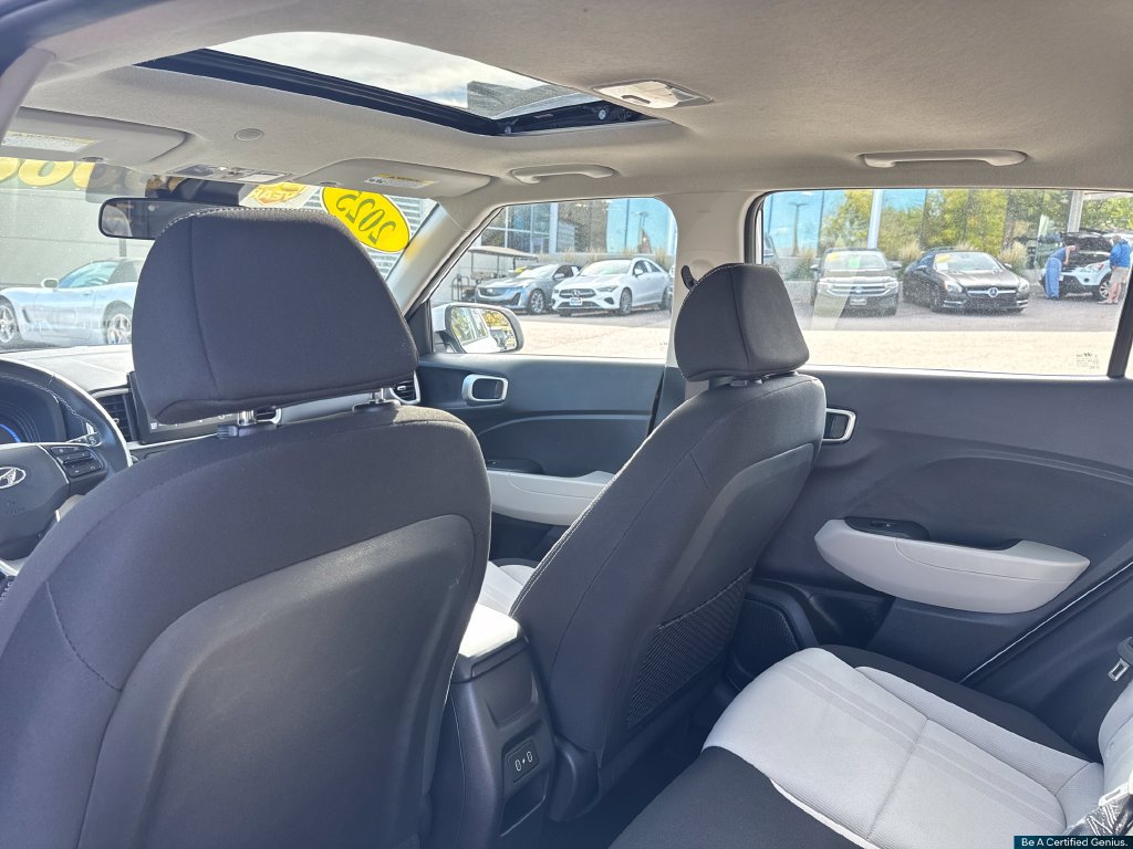 Certified 2025 Hyundai Venue SEL FWD image 44