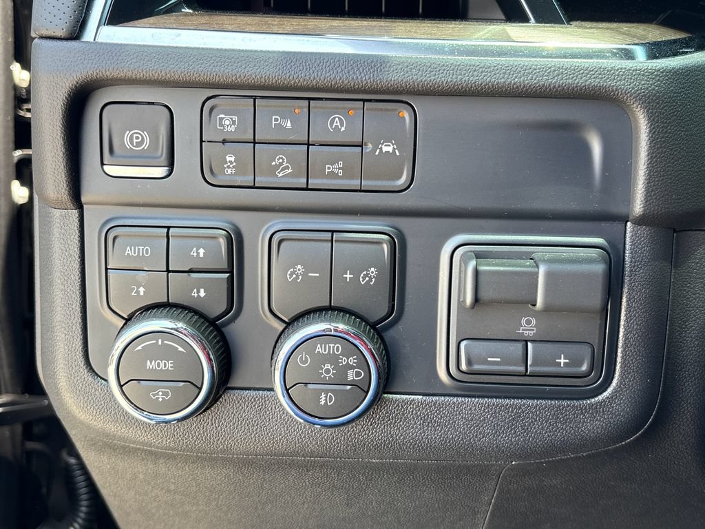 Used 2026 Chevrolet Suburban High Country AWD/4WD image 42