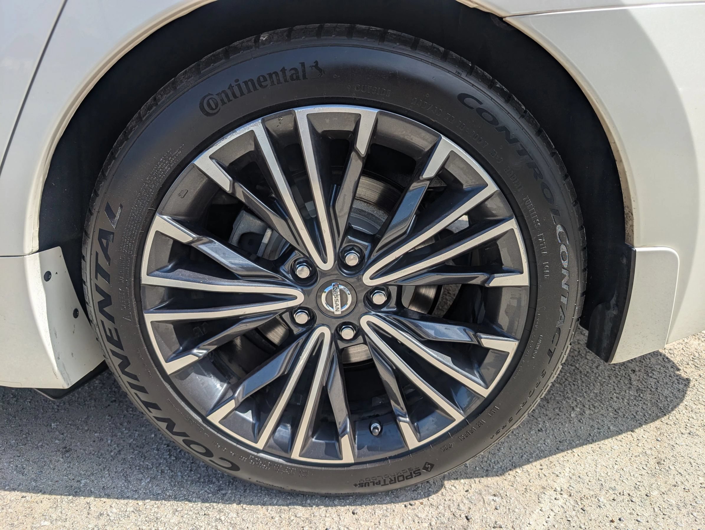 Used 2017 Nissan Maxima Platinum w/ Medallion Package FWD image 10