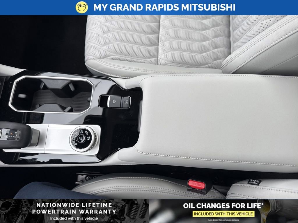 New 2026 Mitsubishi Outlander SEL image 28