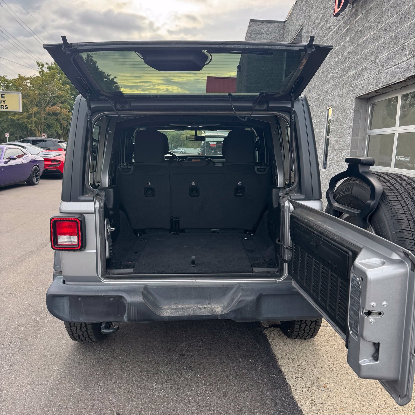 Used 2020 Jeep Wrangler Unlimited Sport S AWD/4WD image 14