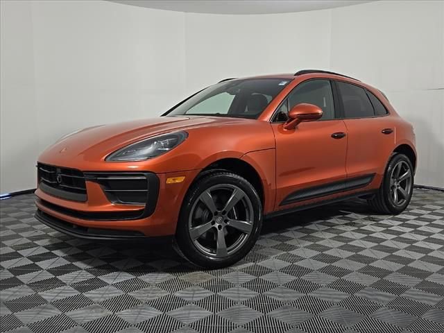 Certified 2025 Porsche Macan AWD/4WD image 1