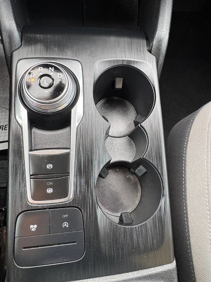 Used 2020 Ford Escape SE image 18