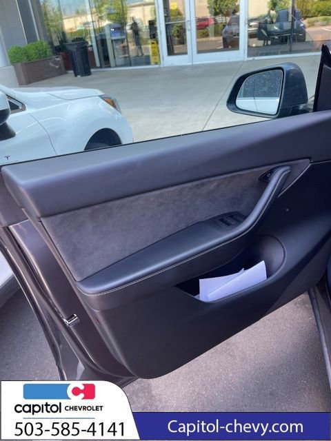 Used 2022 Tesla Model Y Long Range AWD/4WD image 3