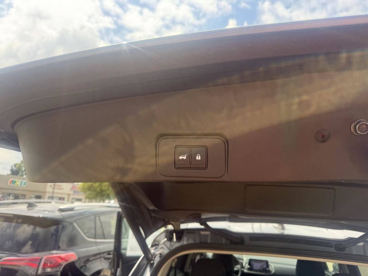 Used 2025 Nissan Rogue SV FWD image 17