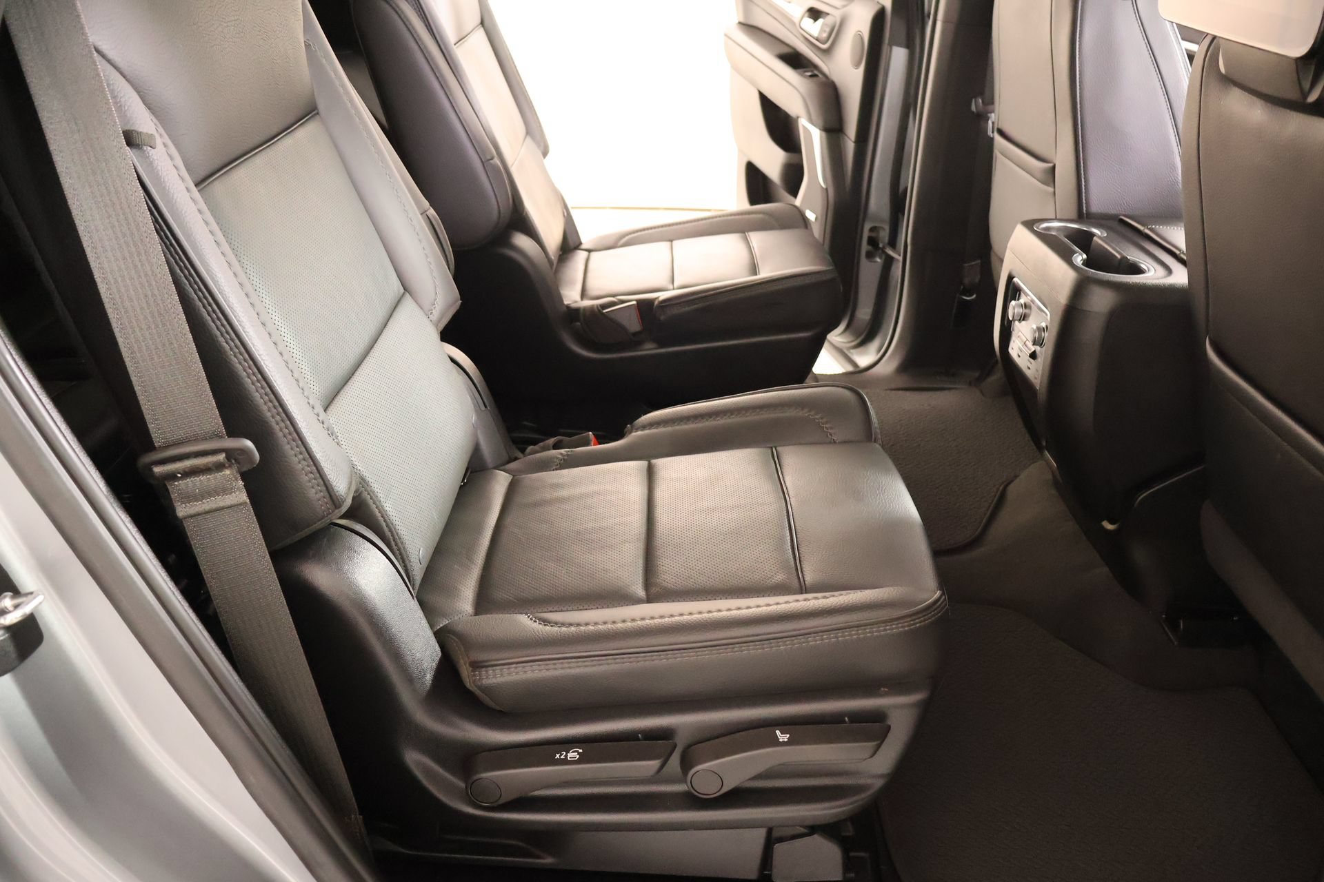 Used 2024 GMC Yukon Denali w/ Denali Reserve Package AWD/4WD image 16