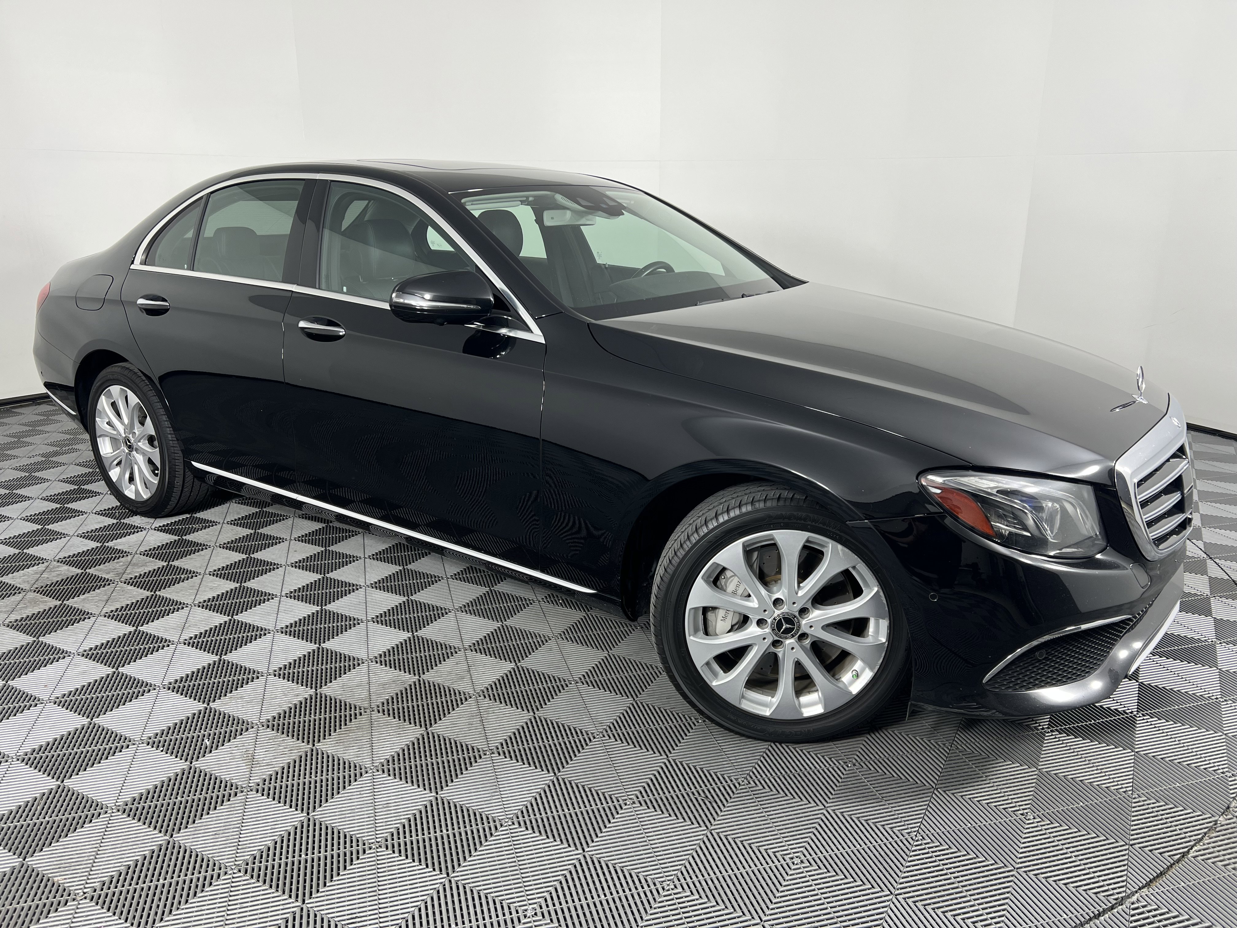 Certified 2018 Mercedes-Benz E 400 4MATIC Sedan image 2