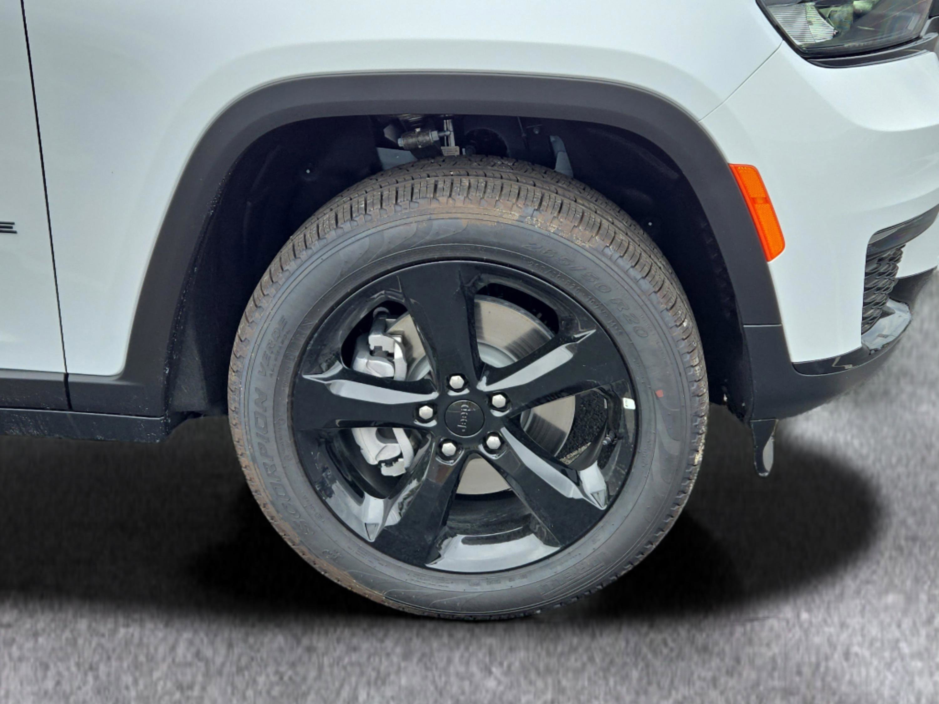 New 2025 Jeep Grand Cherokee L Limited w/ Black Appearance Package image 4