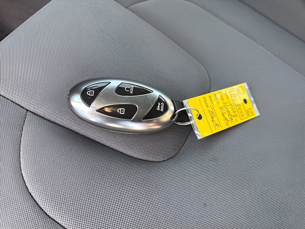 Used 2024 Hyundai Elantra SEL image 31