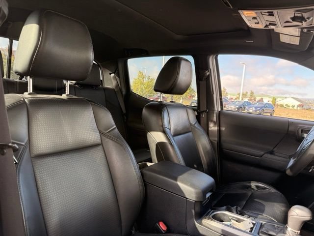 Used 2020 Toyota Tacoma TRD Off-Road w/ TRD Premium Off Road Package AWD/4WD image 18