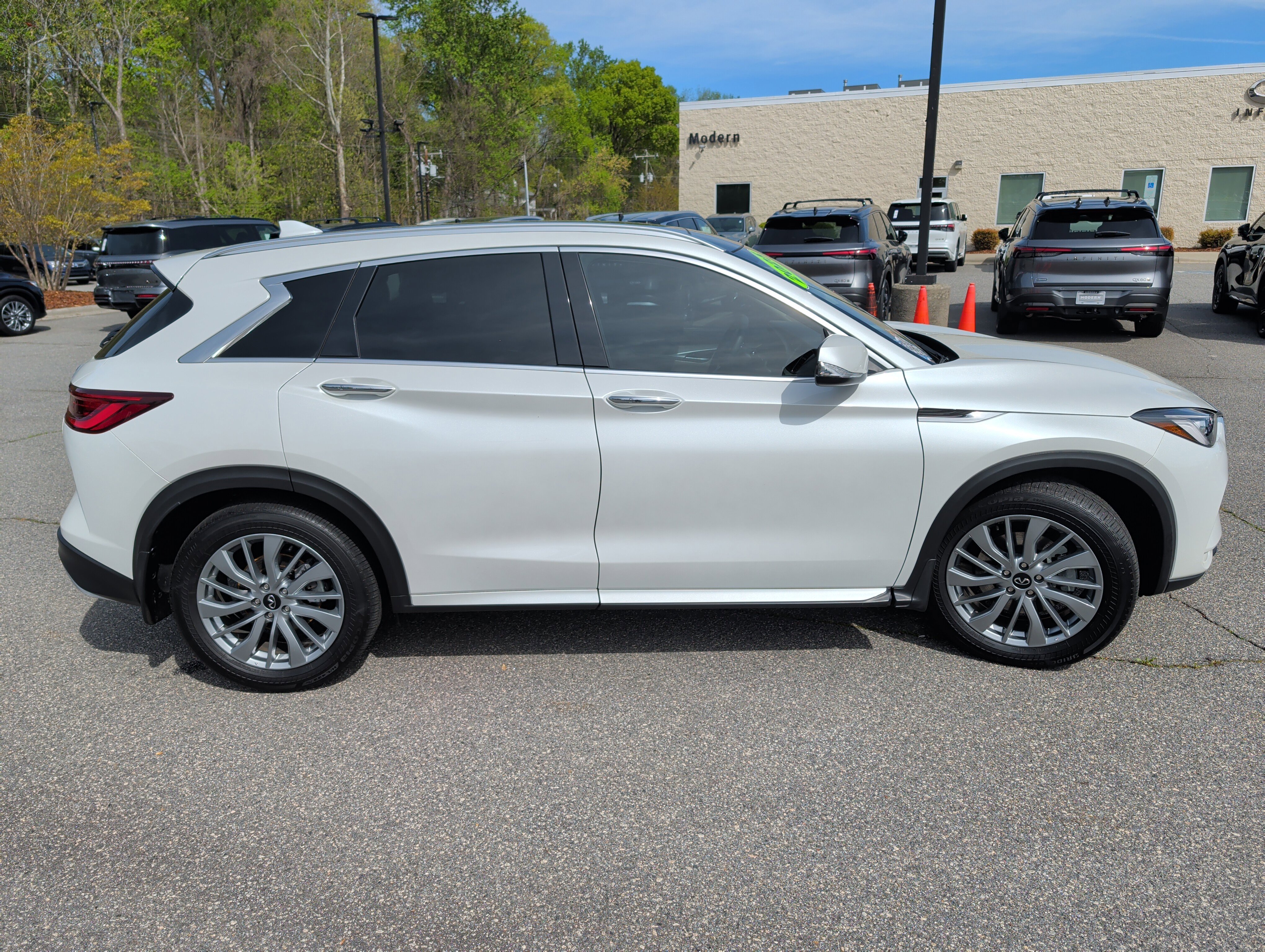 Certified 2025 INFINITI QX50 Luxe w/ Cargo Package image 3