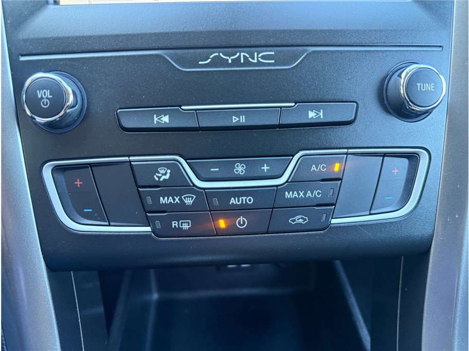 Used 2019 Ford Fusion SE FWD image 20