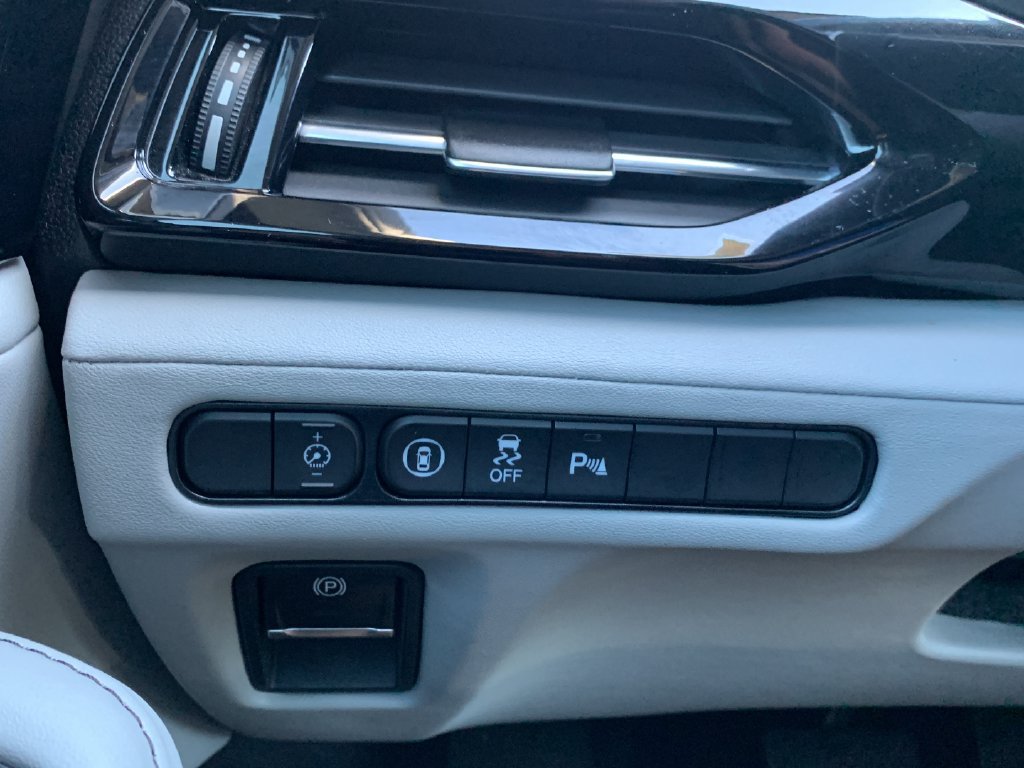 Used 2023 Acura MDX w/ Technology Package FWD image 29
