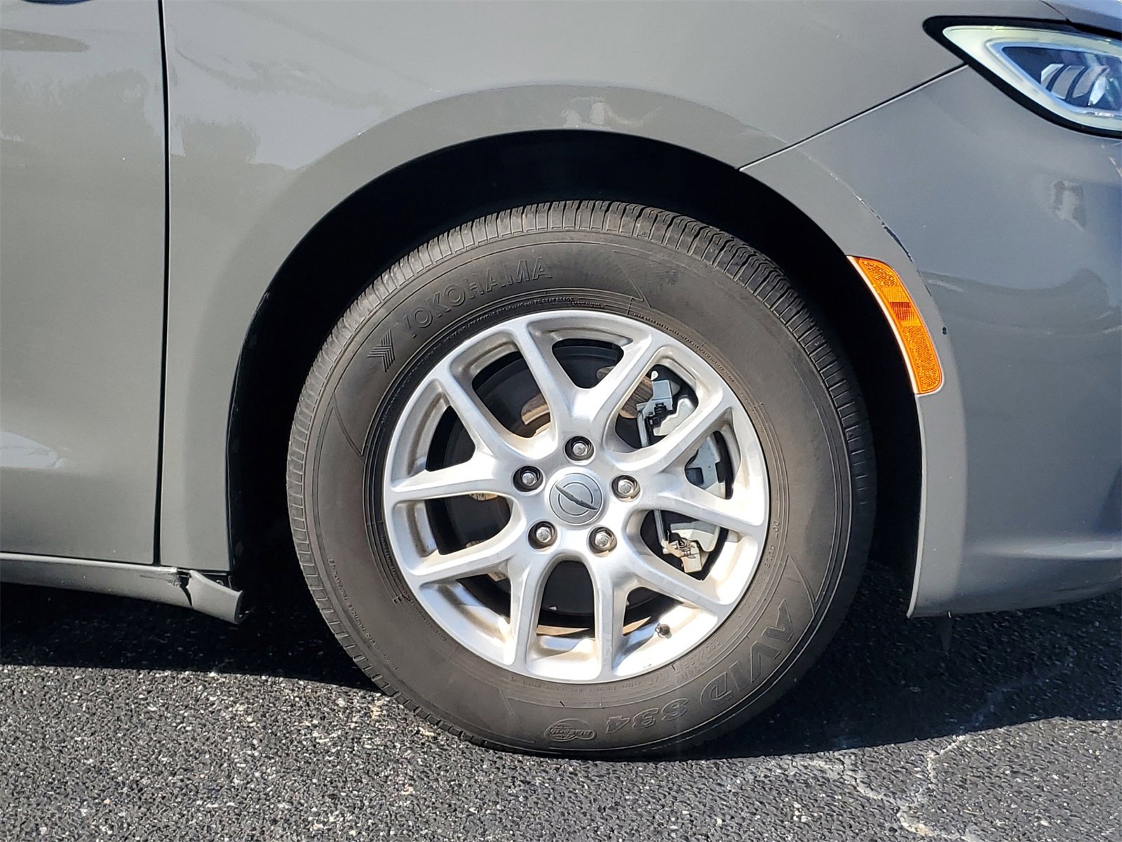 Used 2022 Chrysler Pacifica Touring-L image 6