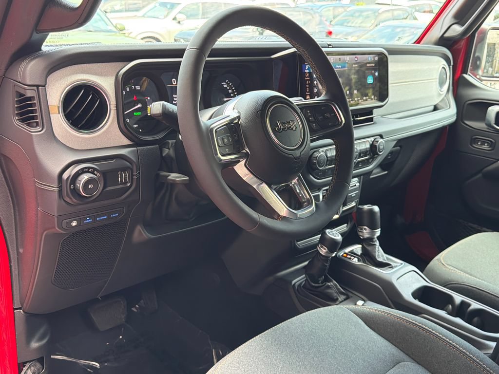 Used 2024 Jeep Wrangler Unlimited Sahara w/ Technology Group AWD/4WD image 18