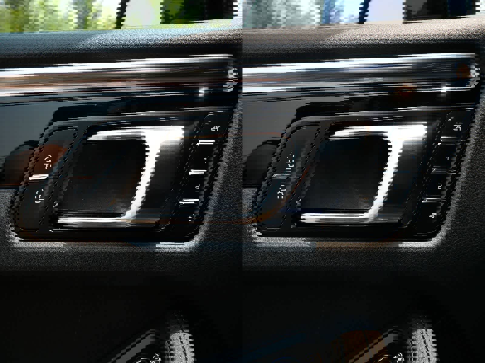 New 2025 Porsche Macan image 13