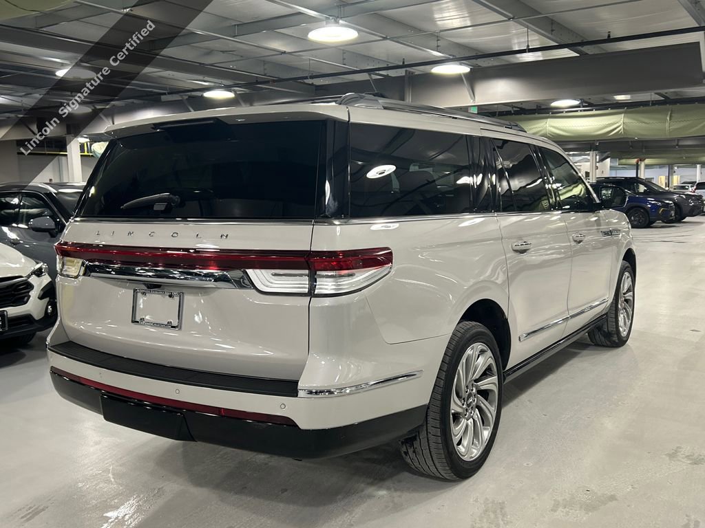 Used 2023 Lincoln Navigator L Reserve image 2