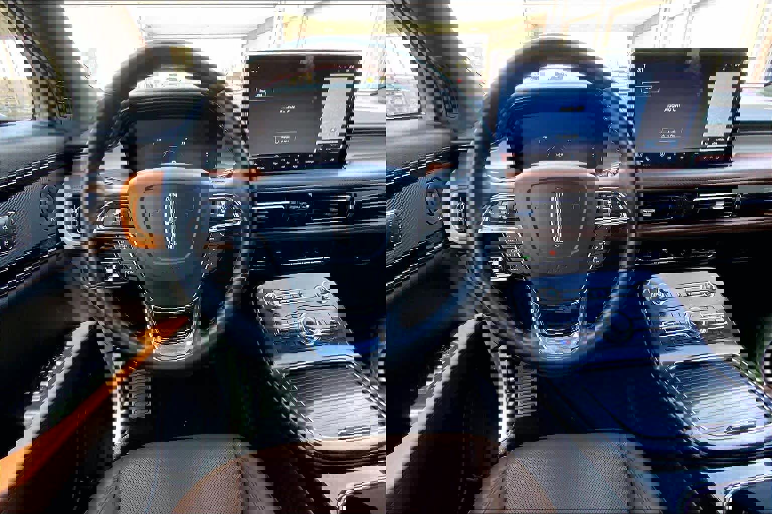 Used 2021 Lincoln Nautilus Reserve w/ Class II Trailer Tow Package image 6