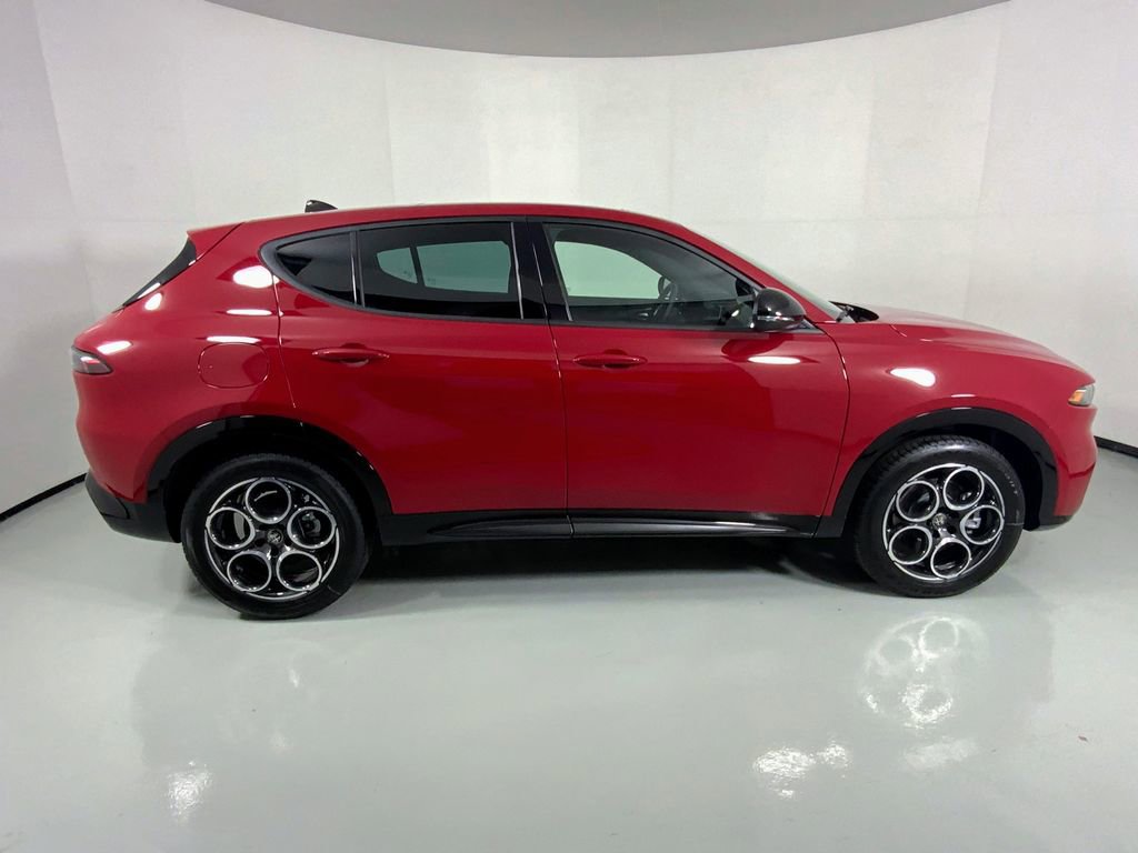 New 2025 Alfa Romeo Tonale AWD/4WD image 3