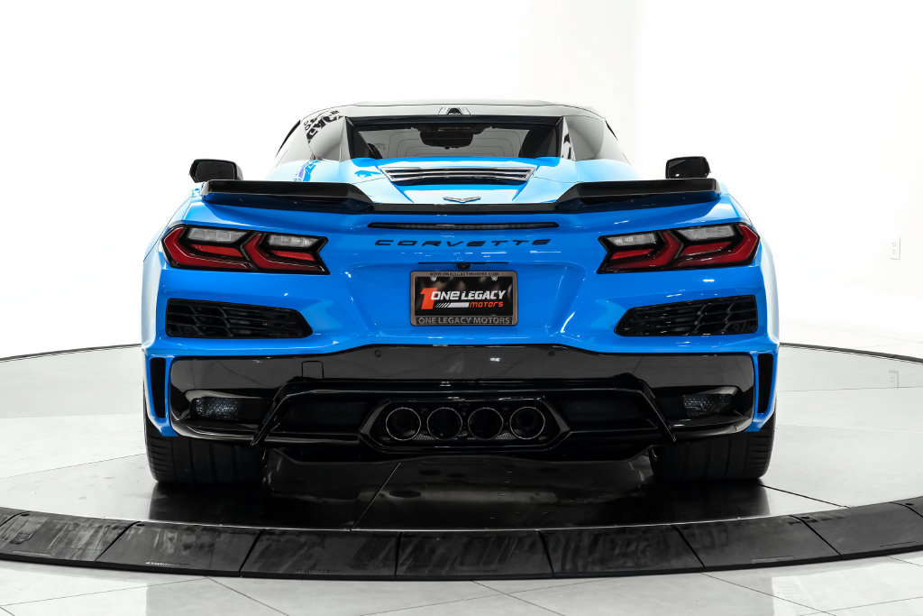 Used 2025 Chevrolet Corvette Z06 RWD image 16