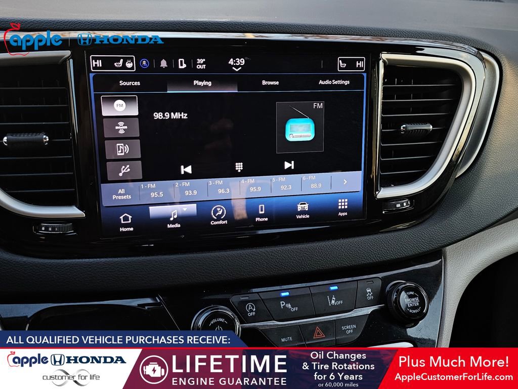 Used 2023 Chrysler Pacifica Touring-L image 13