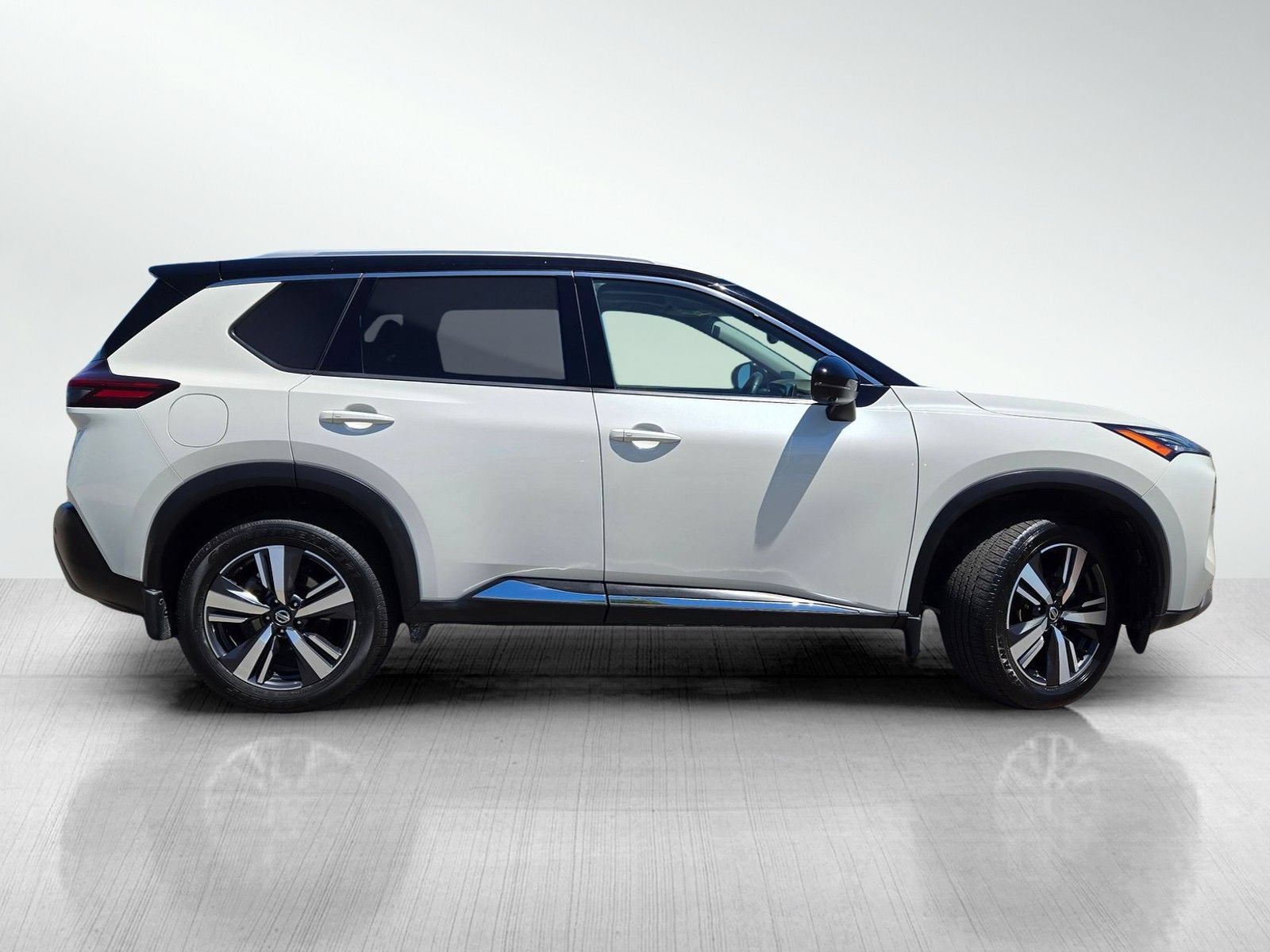 Used 2021 Nissan Rogue SL FWD image 3