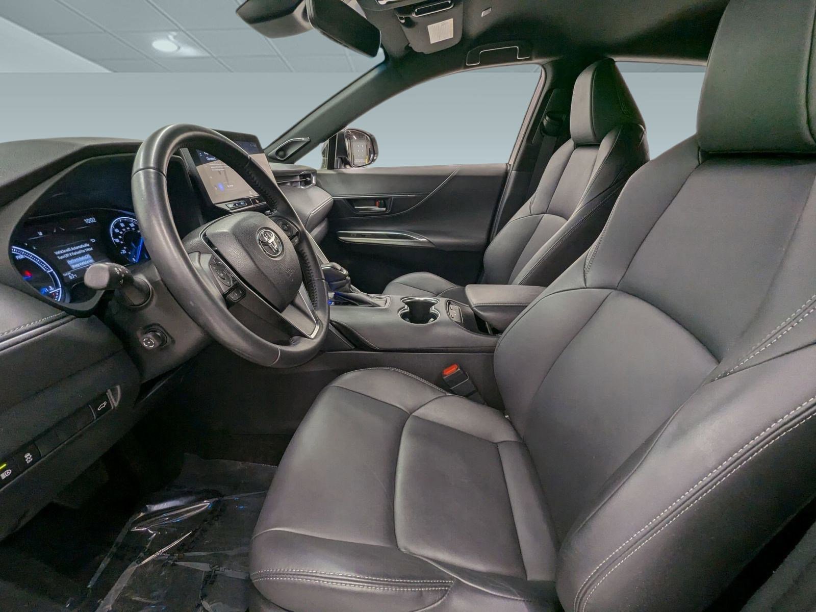 Used 2024 Toyota Venza XLE image 4