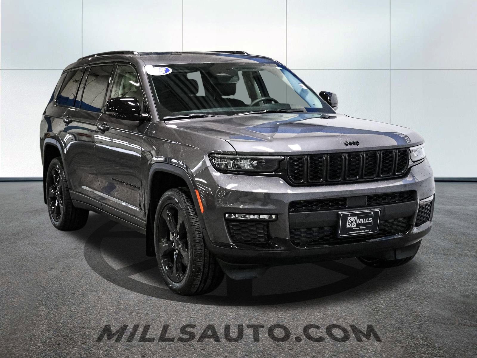 Used 2023 Jeep Grand Cherokee L Limited w/ Black Appearance Package image 11