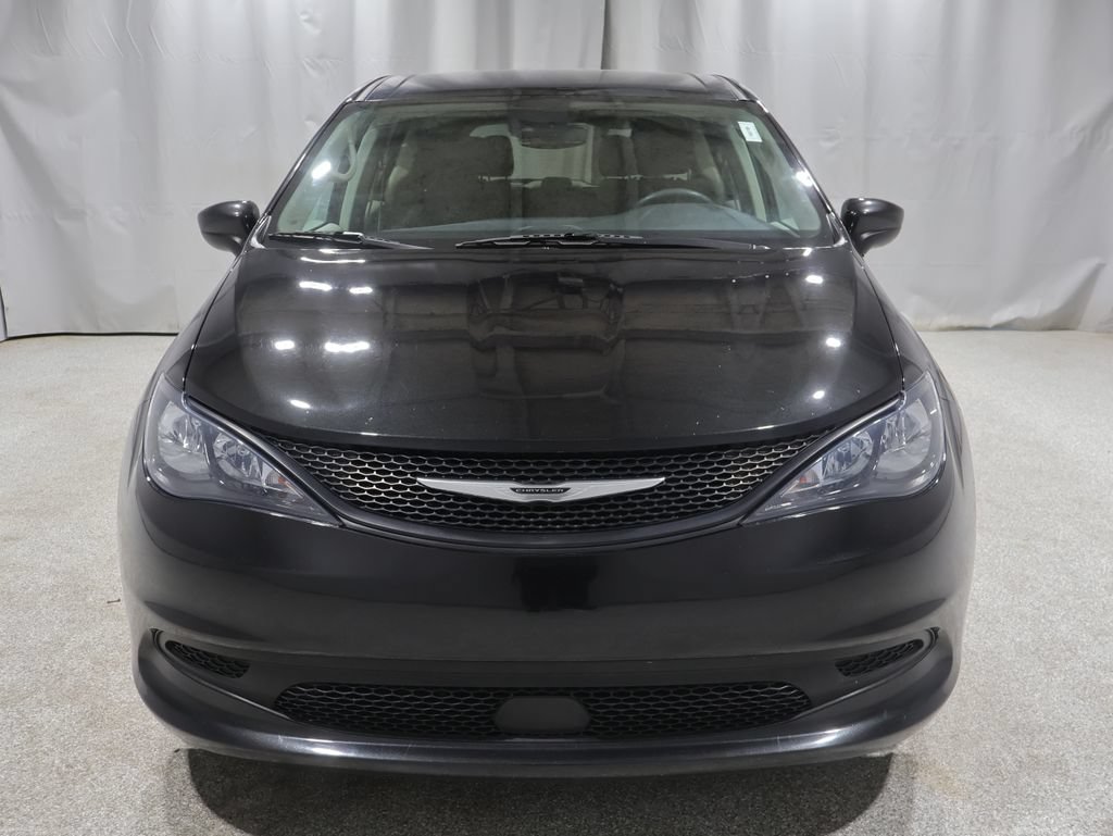Certified 2023 Chrysler Voyager LX FWD image 7