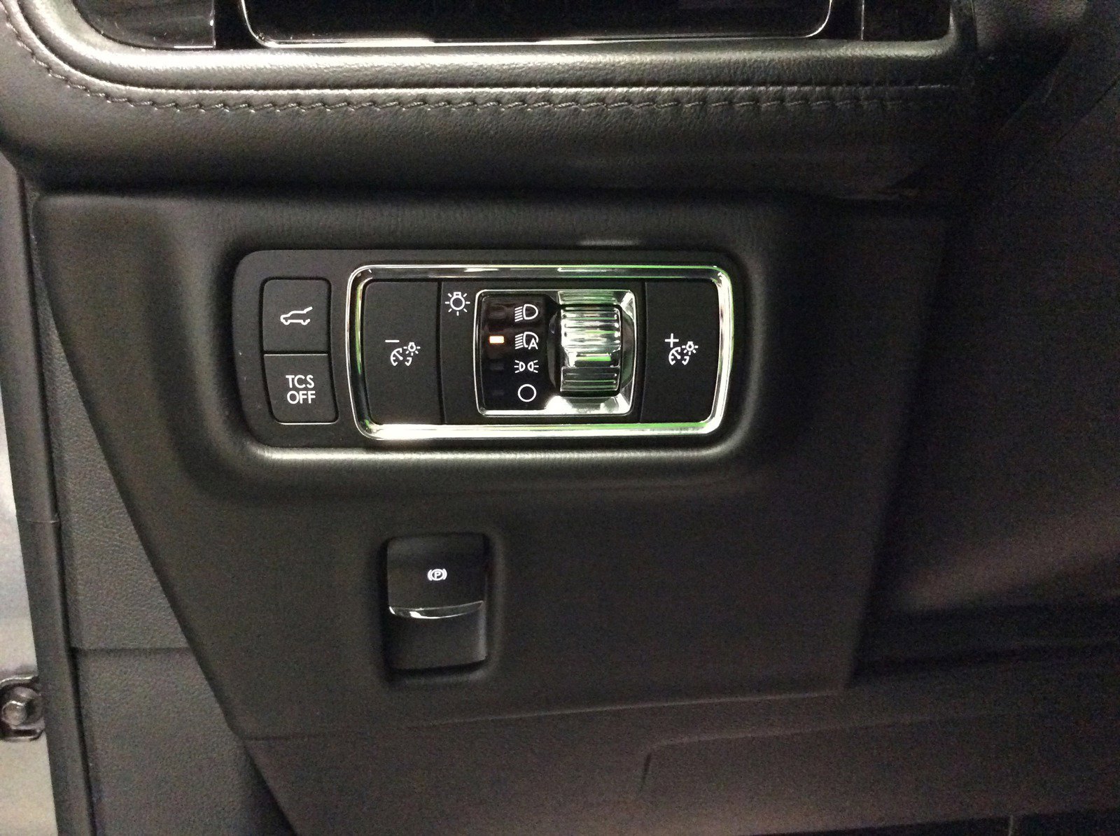 Used 2023 Lincoln Nautilus Reserve image 22